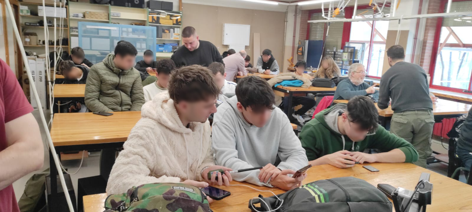 Foto de la entrada «Visita al IES Don Bosco: Meshtastic en el aula»