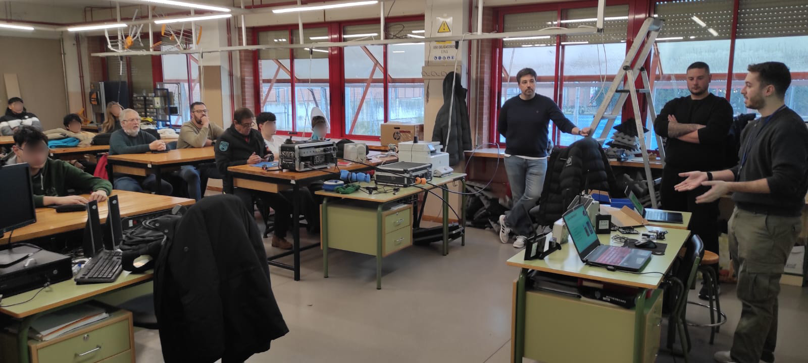 Foto de la entrada «Visita al IES Don Bosco: Meshtastic en el aula»