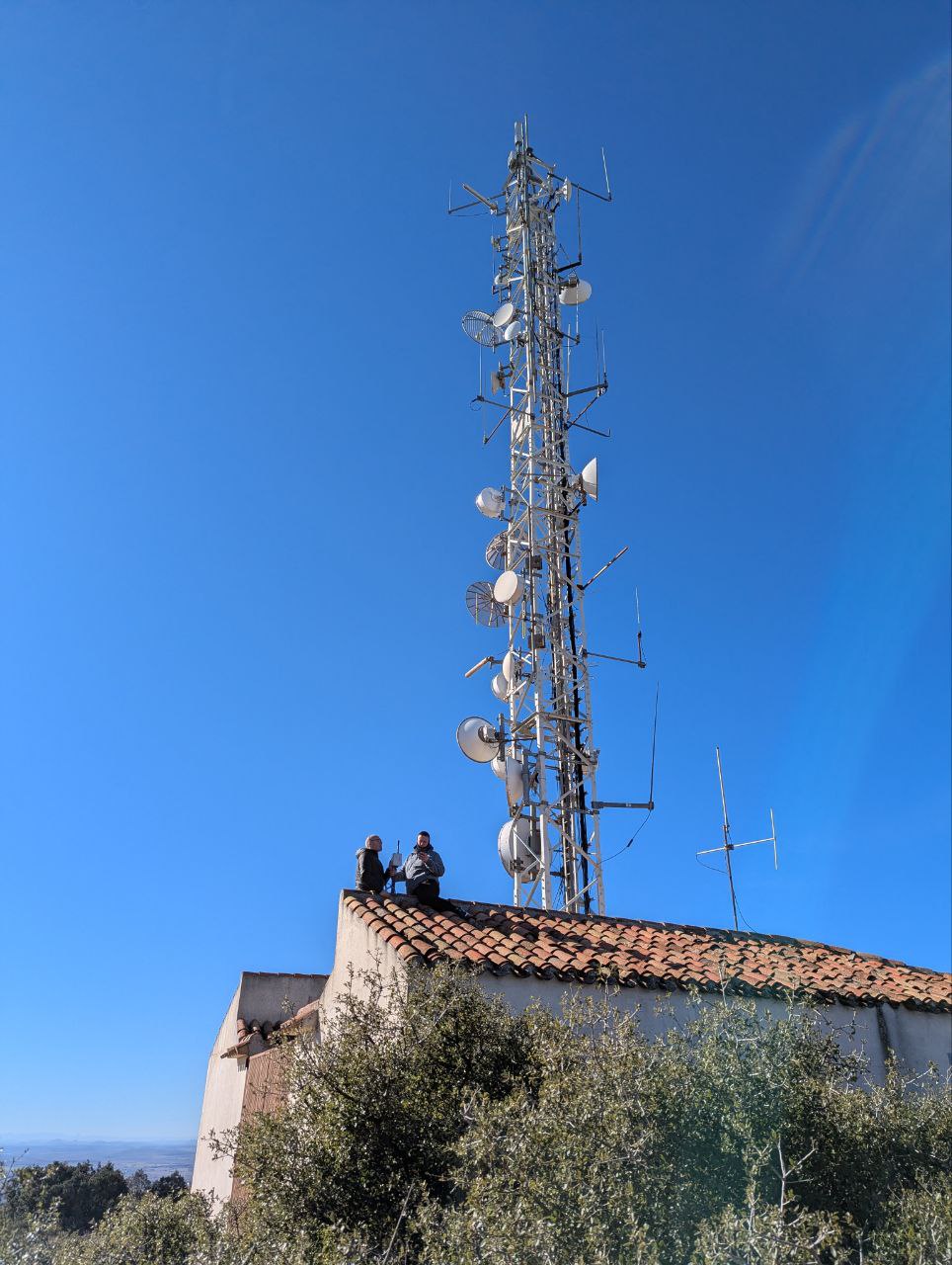 Foto de la entrada «Expedición al Pico Molatón: mejoras en MOLATOWER»