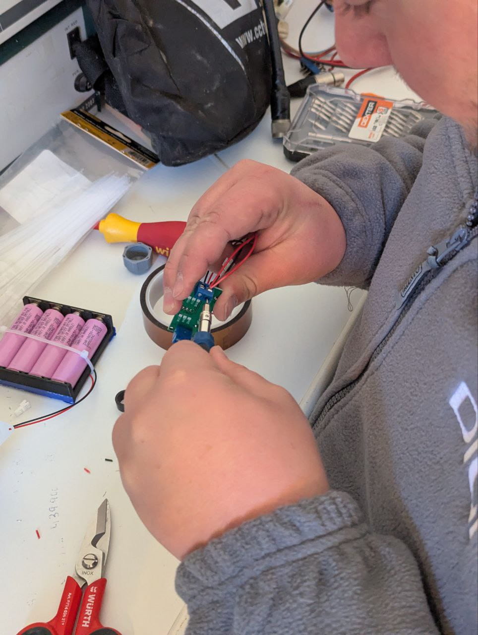 Asistentes a un taller de Meshtastic de AlbaceteMesh