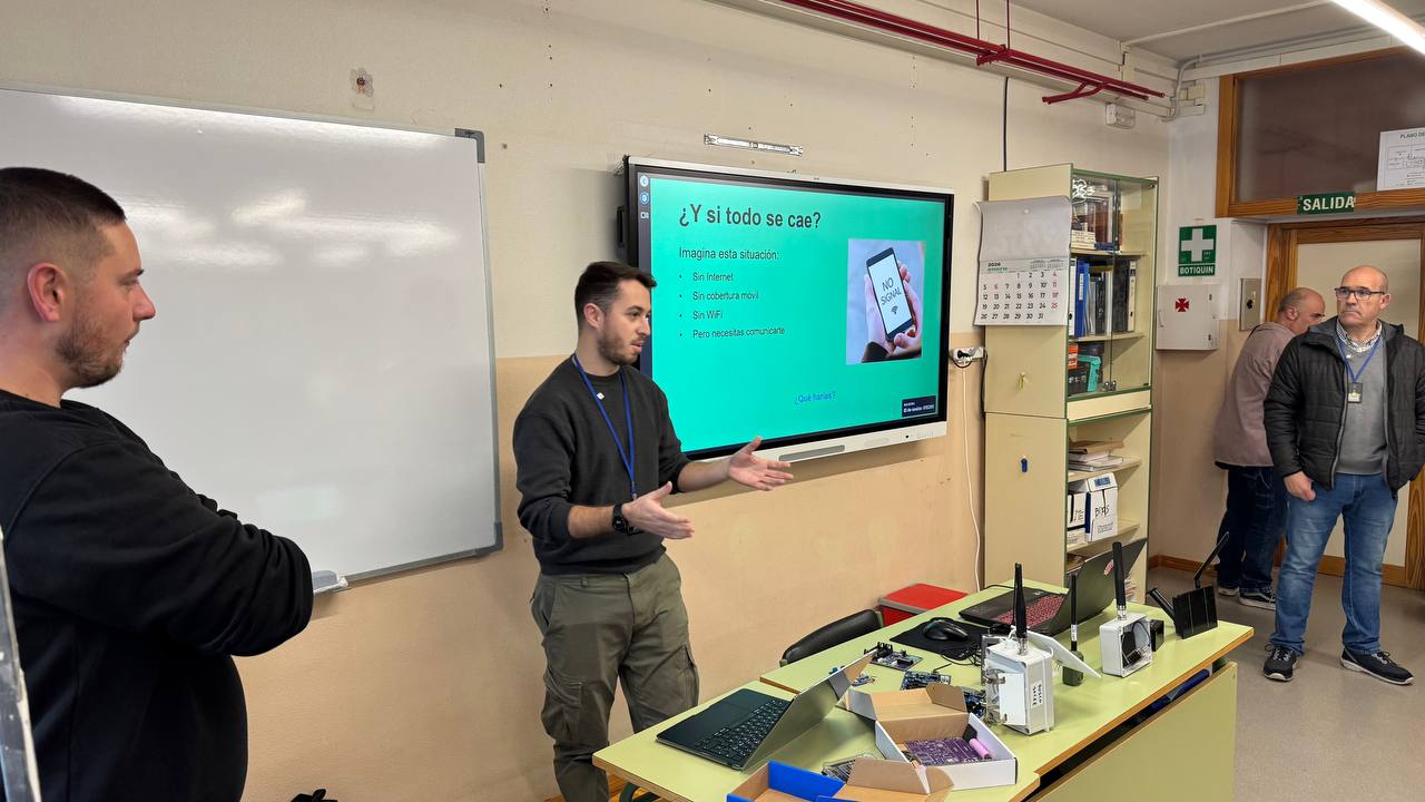 Taller de radio y Meshtastic en un colegio de Albacete